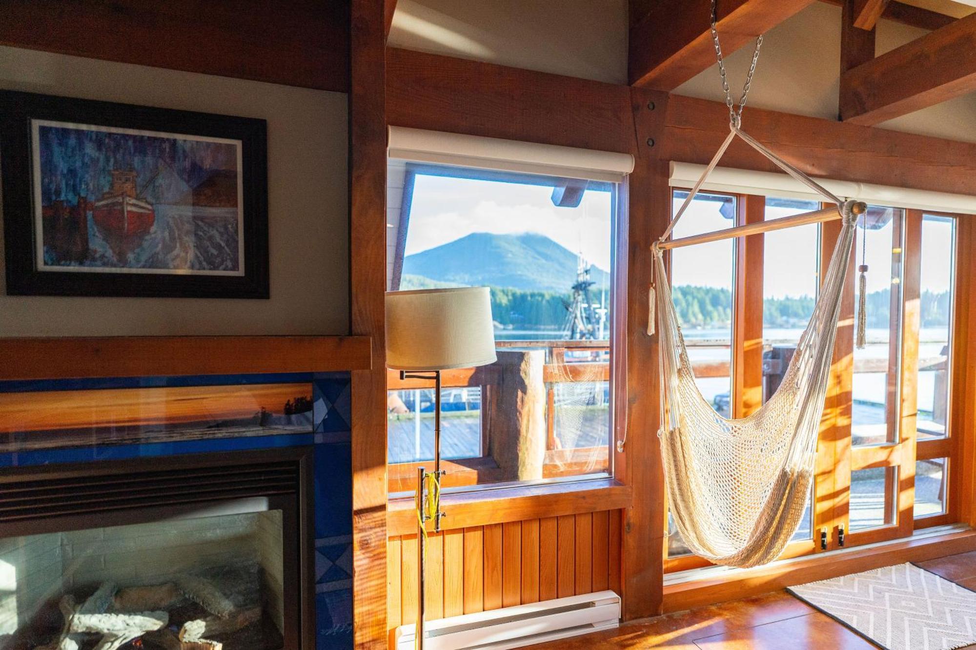 Waterfront Condo In Ucluelet Eksteriør bilde
