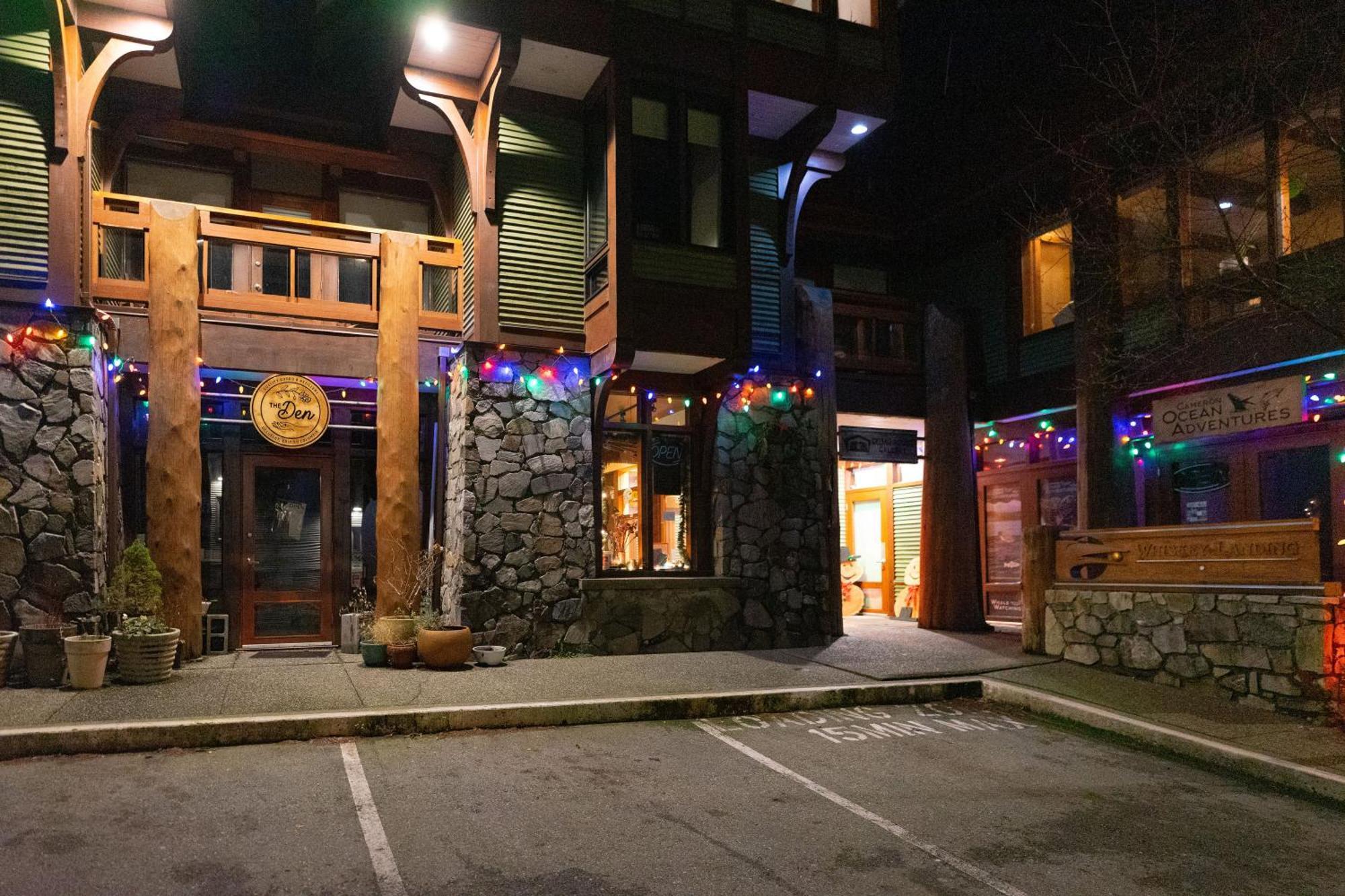 Waterfront Condo In Ucluelet Eksteriør bilde